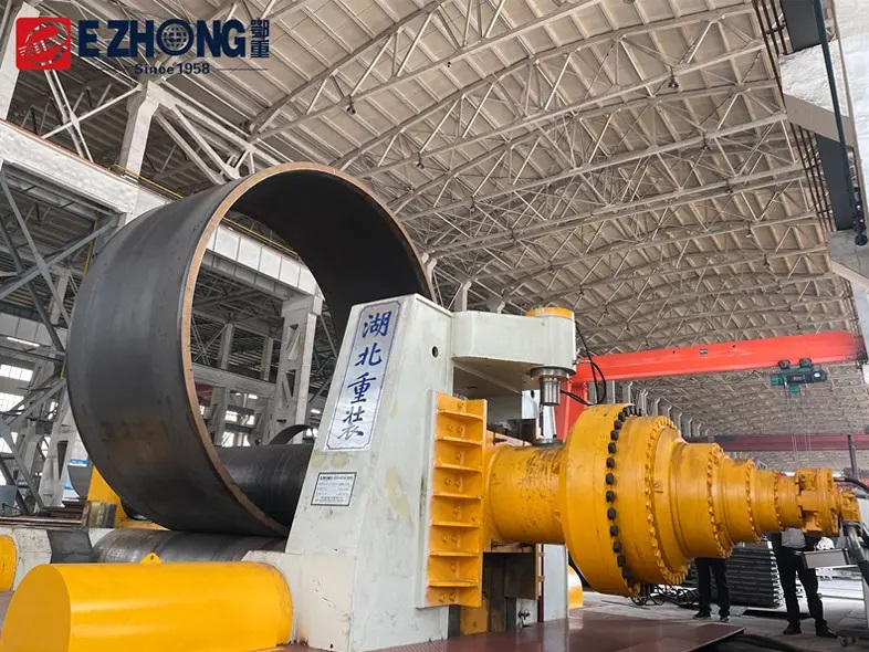 卷板機在基礎(chǔ)設施發(fā)展中的作用